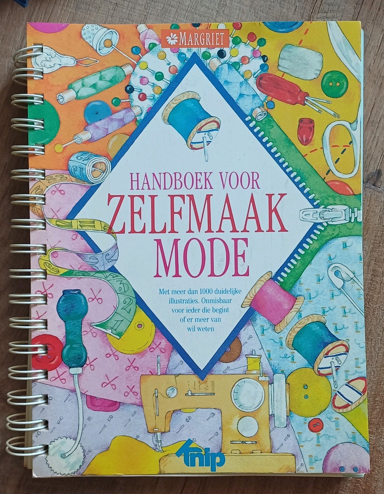 Margriet Handboek voor Zelfmaak Mode - Naaicursus, Boeken, Ophalen of Verzenden, Gelezen, Borduren en Naaien, Margriet / Knip