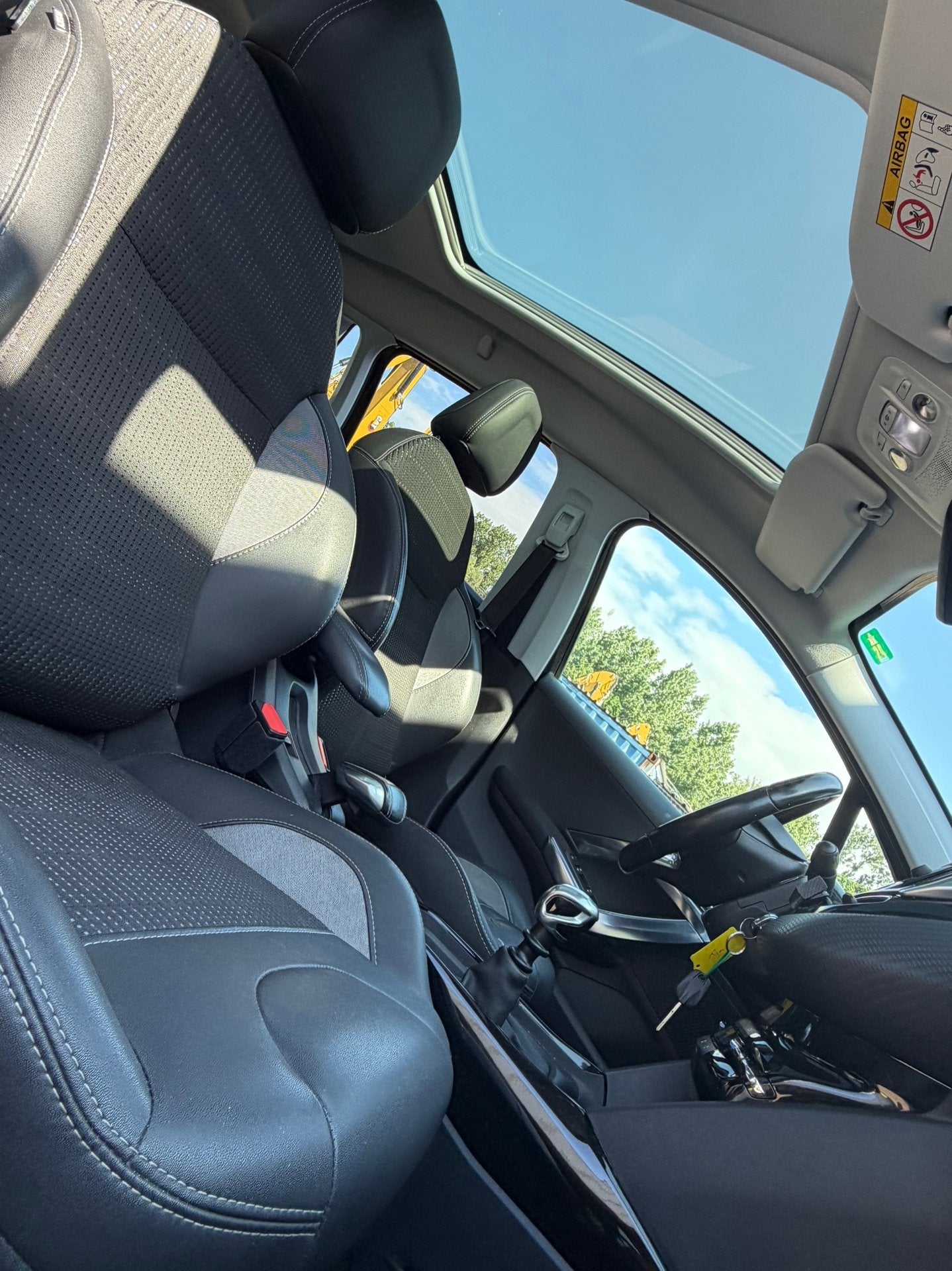 Peugeot 2008 1.2 PureTech / Pano / Navi / Leder / 131 PK, Auto's, Voorwielaandrijving, Euro 6, 1199 cc, Startonderbreker