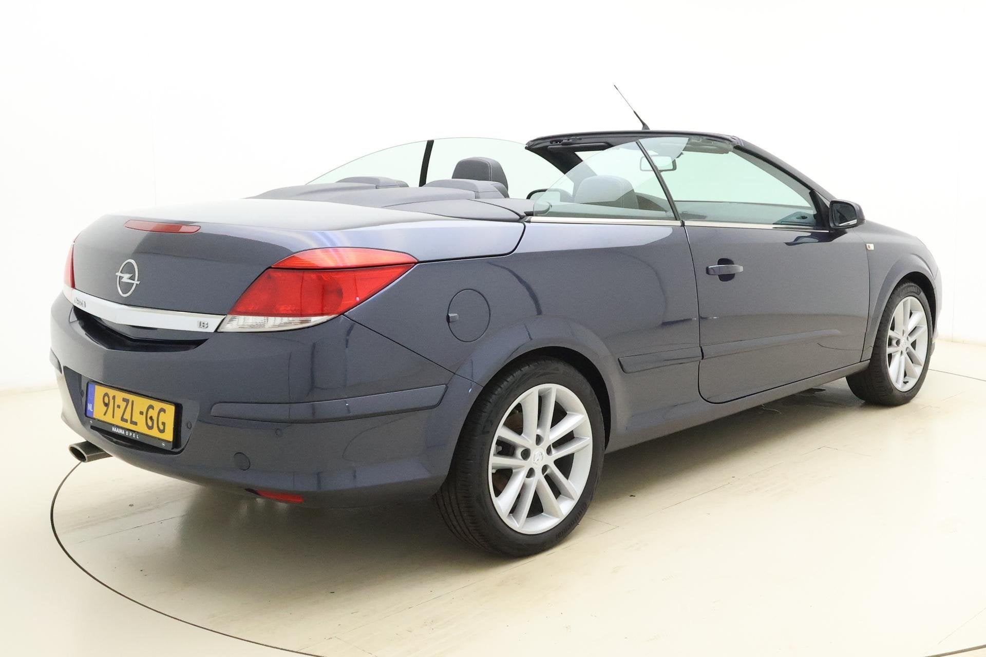 Opel Astra TwinTop 1.8 Temptation | Cabriolet | Parkeersenso, Voorwielaandrijving, Stof, Gebruikt, Zwart