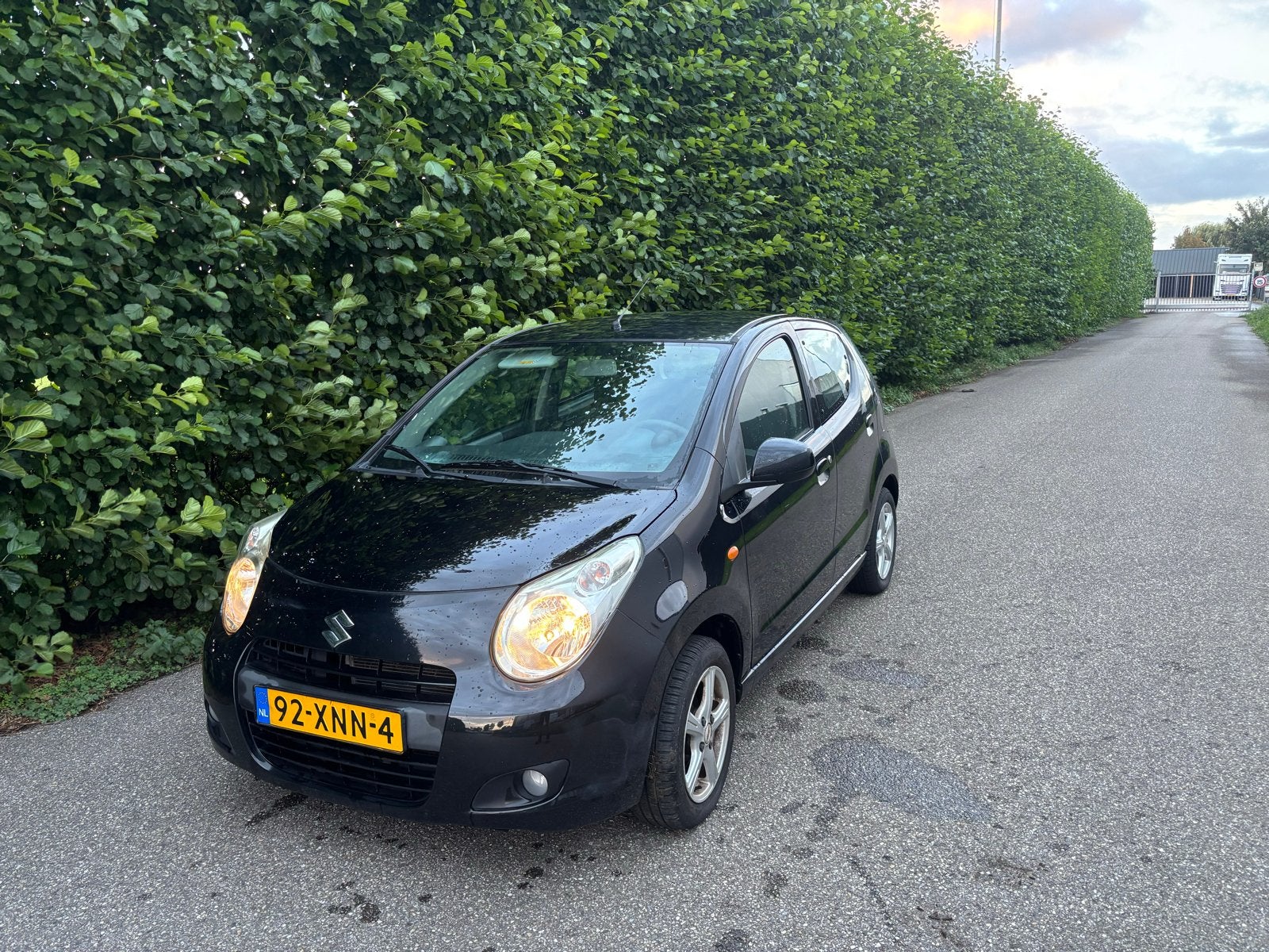 Suzuki Alto 1.0 2012 Zwart 63000km Airco, abs, Voorwielaandrijving, 200 kg, 4 stoelen, Origineel Nederlands