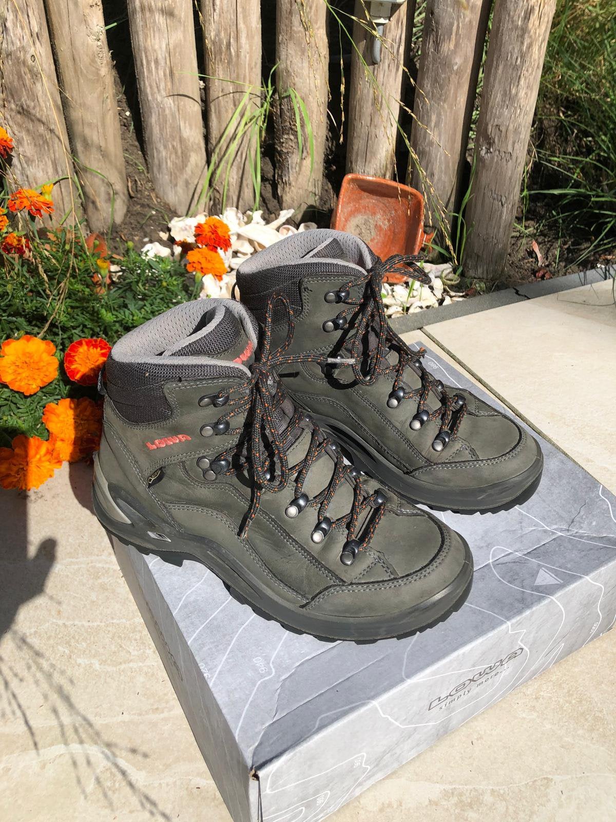 Lowa wandelschoenen, Ophalen of Verzenden, Zo goed als nieuw, Schoenen