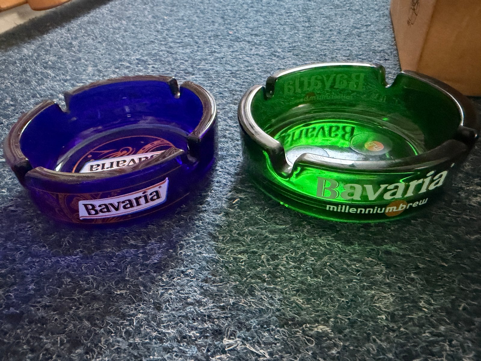 Bavaria glazen asbakken - Blauw en Groen, Verzamelen, Ophalen, Zo goed als nieuw, Asbak