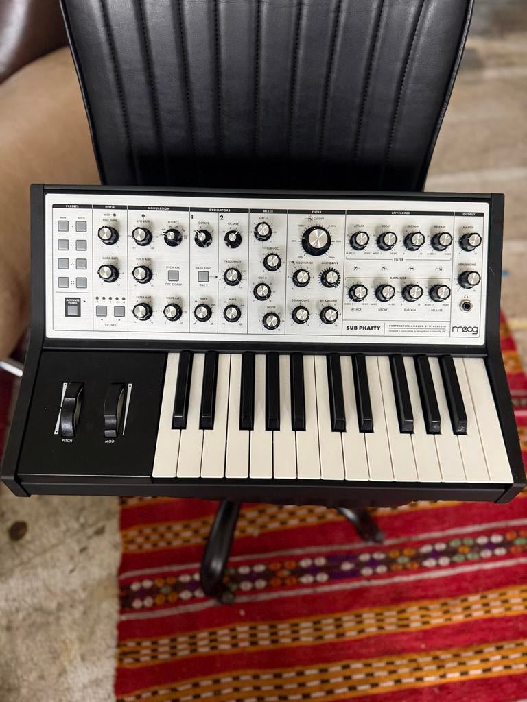Moog Sub Phatty met tas - Analoge Synthesizer, Muziek en Instrumenten, Synthesizers, Zo goed als nieuw, Overige aantallen, Overige merken