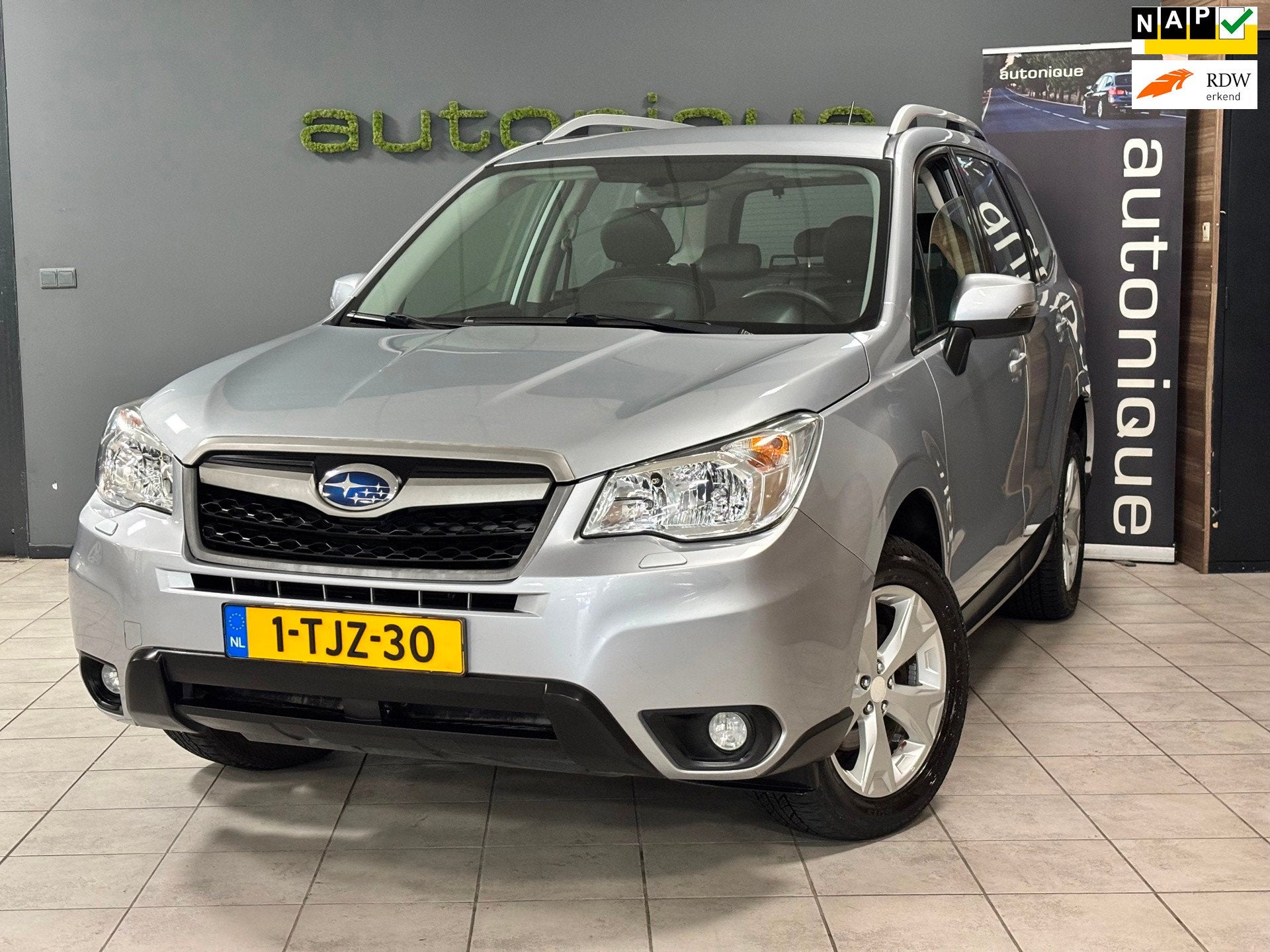 Subaru Forester 2.0 Luxury automaat orgNL/NAP, Auto's, Automaat, 15 km/l, Zwart, 4 cilinders