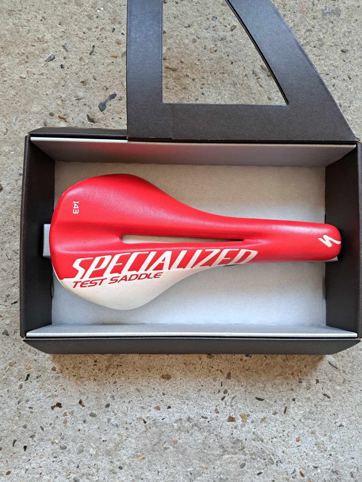 Specialized Test Zadel - Rood/Wit (143mm), Ophalen of Verzenden, Nieuw, Zadel, Specialized