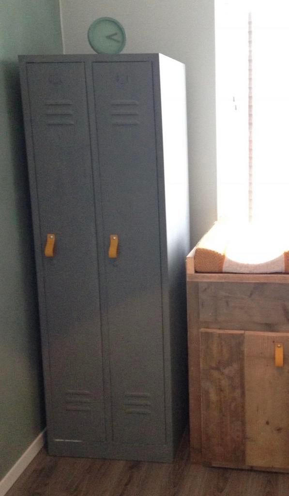 Grijze lockerkast met twee deuren, Ophalen, Gebruikt
