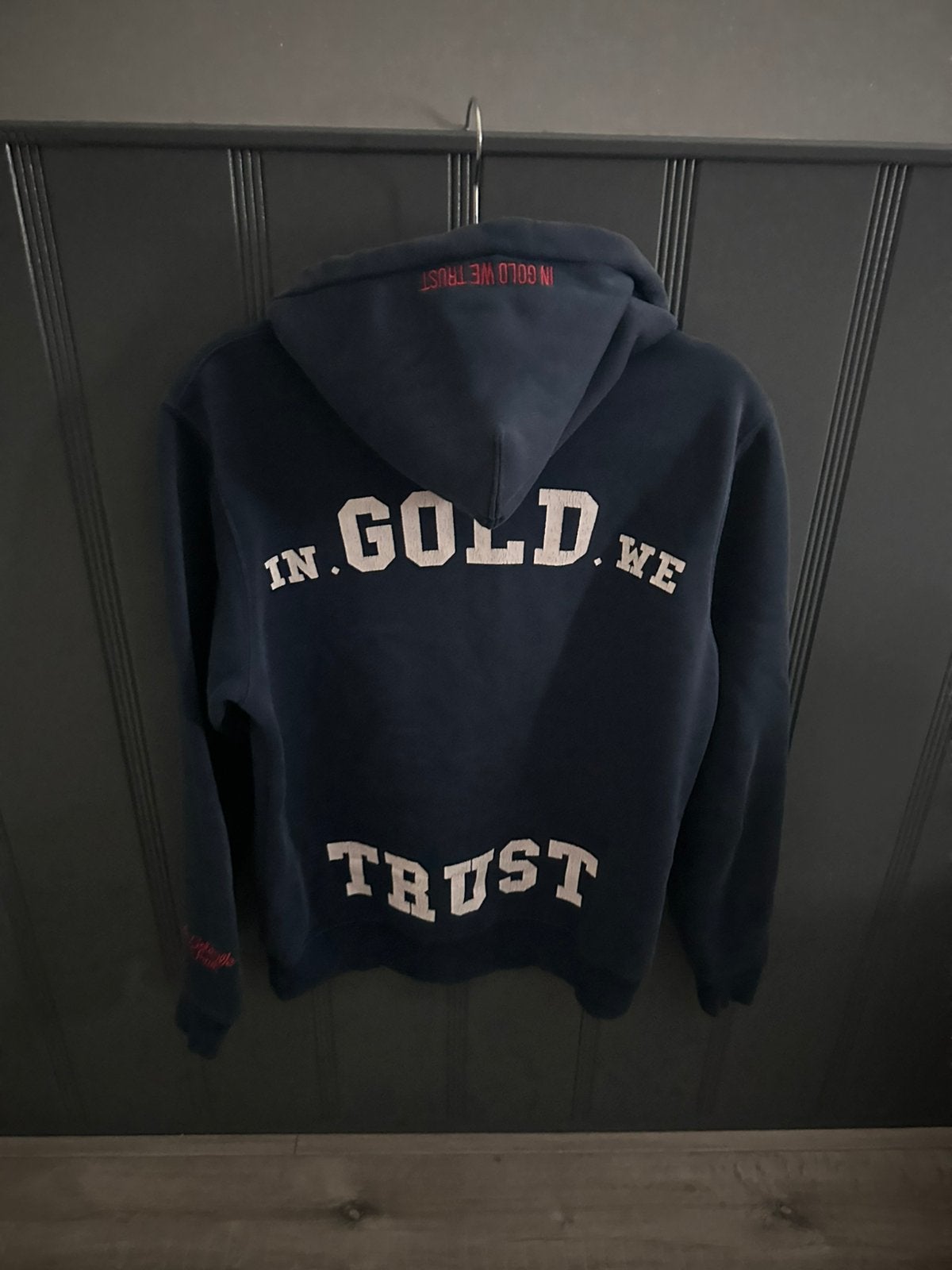 In Gold we trust hoodie sweater donkerblauw maat S, Kleding | Heren, Ophalen of Verzenden, Gedragen, Maat 46 (S) of kleiner, Blauw