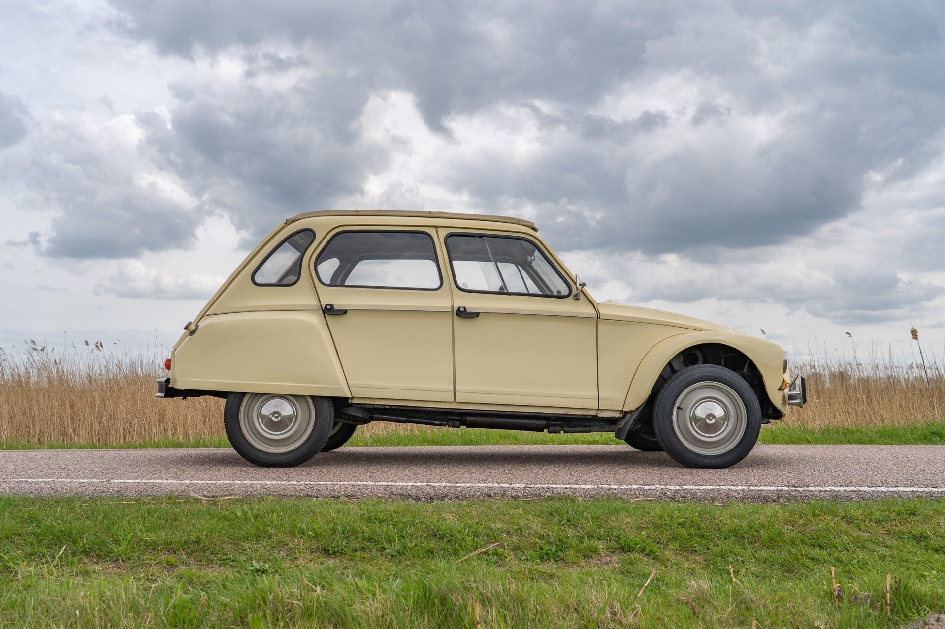 Citroen Dyane 6 Confort, Auto's, Voorwielaandrijving, 4 stoelen, Beige, Handgeschakeld