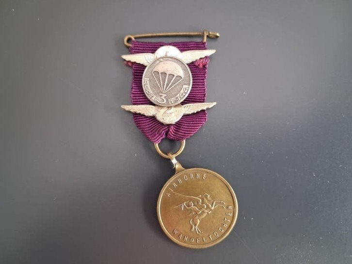 Airborne Wandeltochten Medaille Renkum Oosterbeek, Ophalen of Verzenden, Overige materialen
