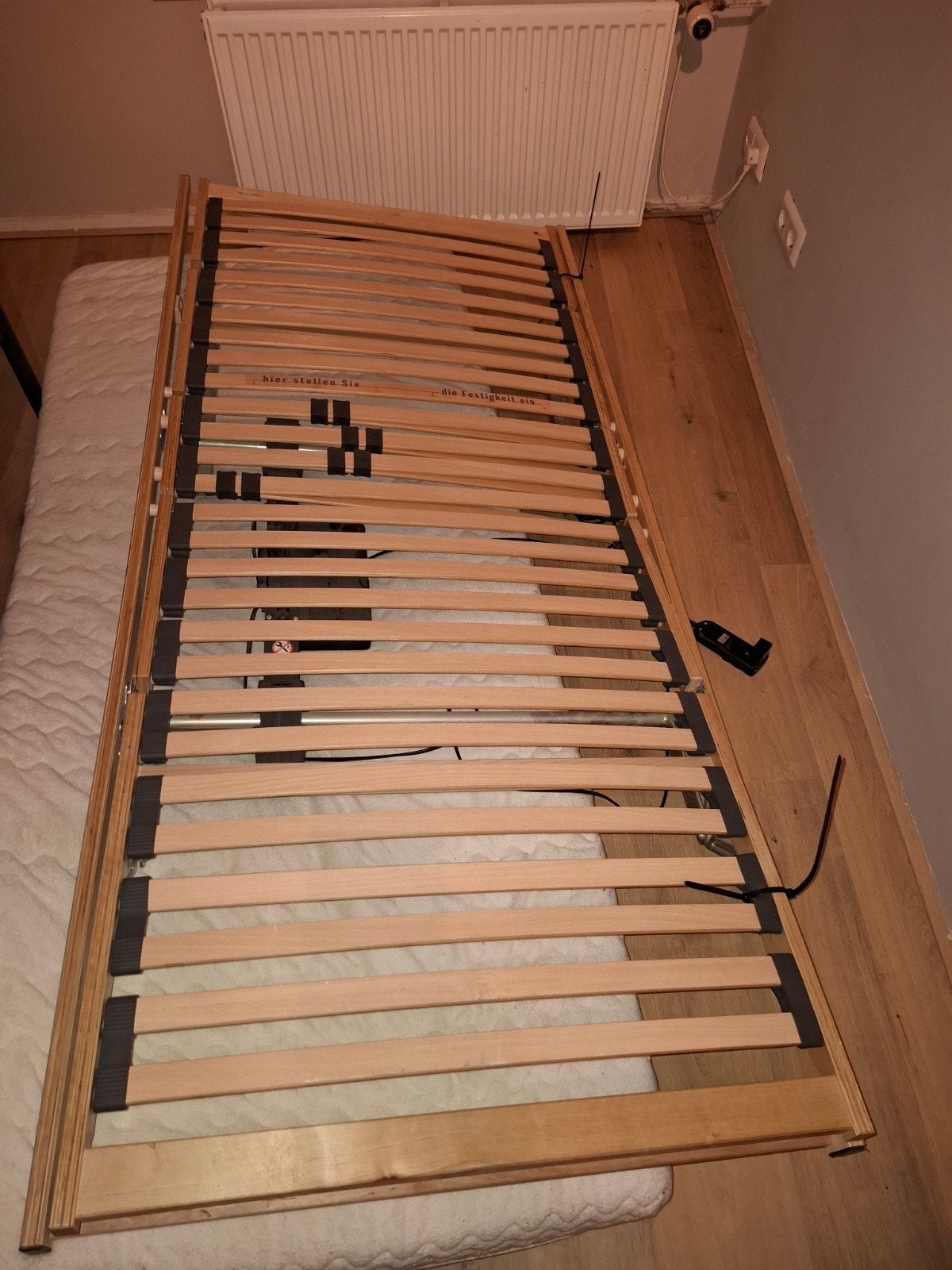 2 Elektrische Lattenbodems met Matrassen, 90 cm, Eenpersoons, Ophalen of Verzenden, Zo goed als nieuw