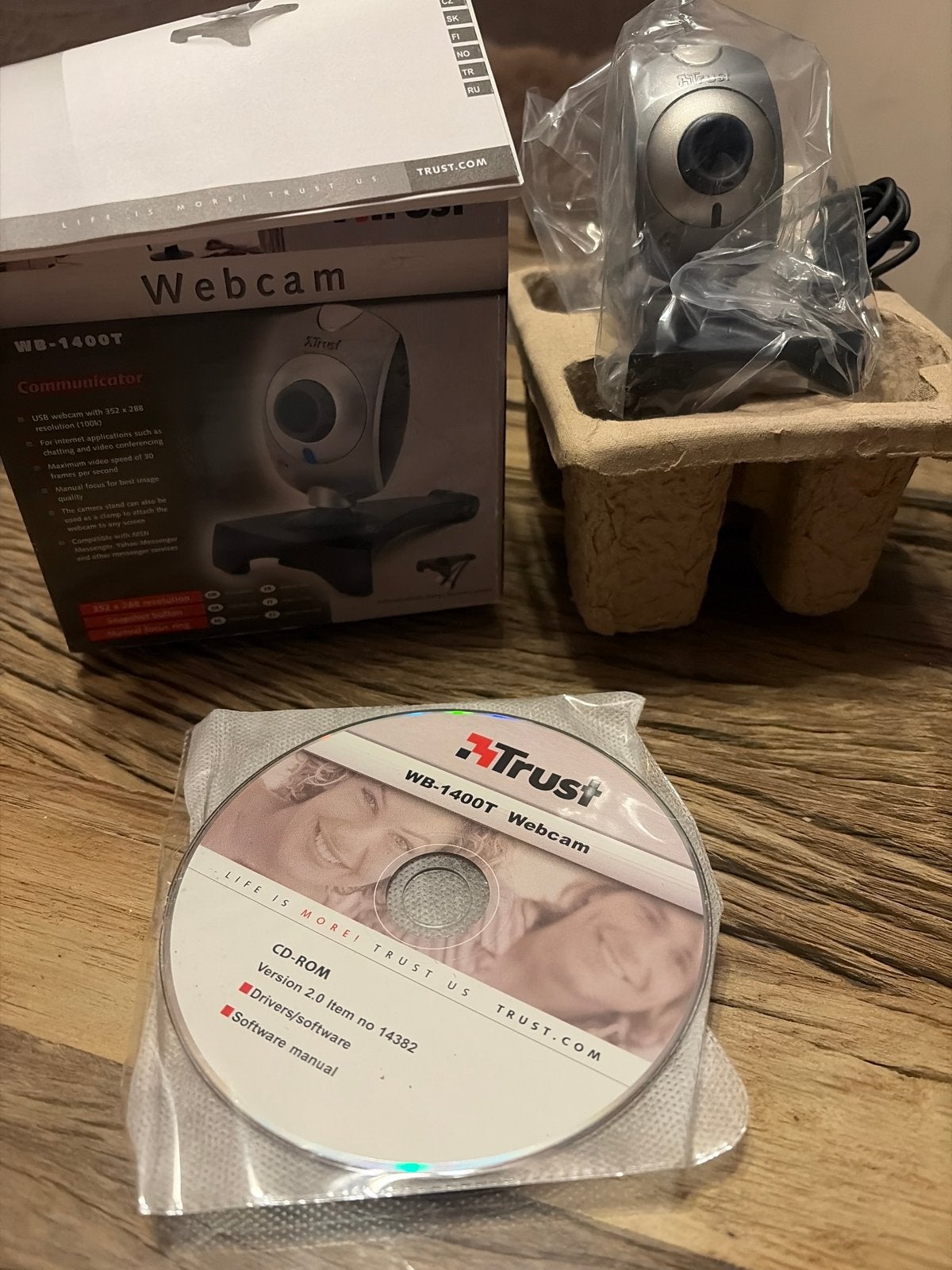 Trust WB-1400T Communicator Webcam - Nieuw in doos, Computers en Software, Nieuw, Ophalen of Verzenden, Windows, Monitorclip