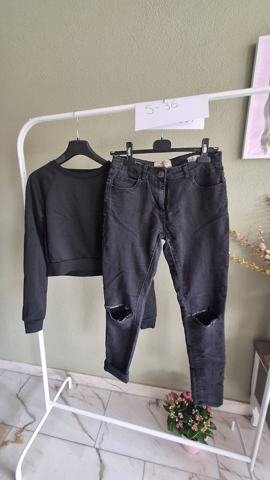 Zwarte cropped trui en gescheurde jeans set - Maat S/36, Kleding | Dames, Ophalen of Verzenden, Zo goed als nieuw, Maat 36 (S)