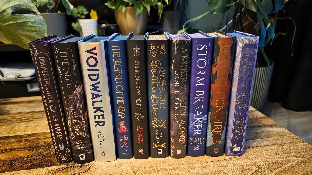 Diverse fairyloot & Illumicrate special editions, Ophalen of Verzenden, Zo goed als nieuw, Fairyloot