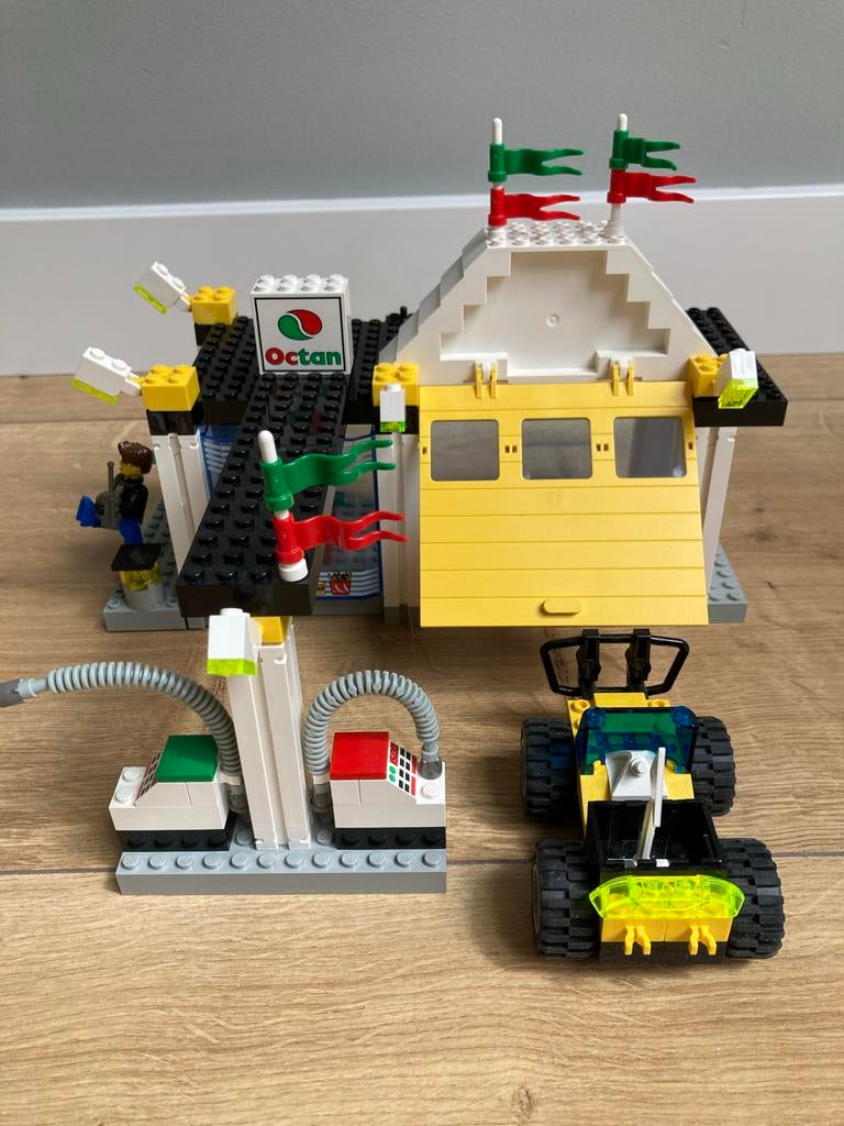 ==GAAF== Lego Octan Tankstation 6455 met auto en figuren, Ophalen of Verzenden, Gebruikt, Overige merken