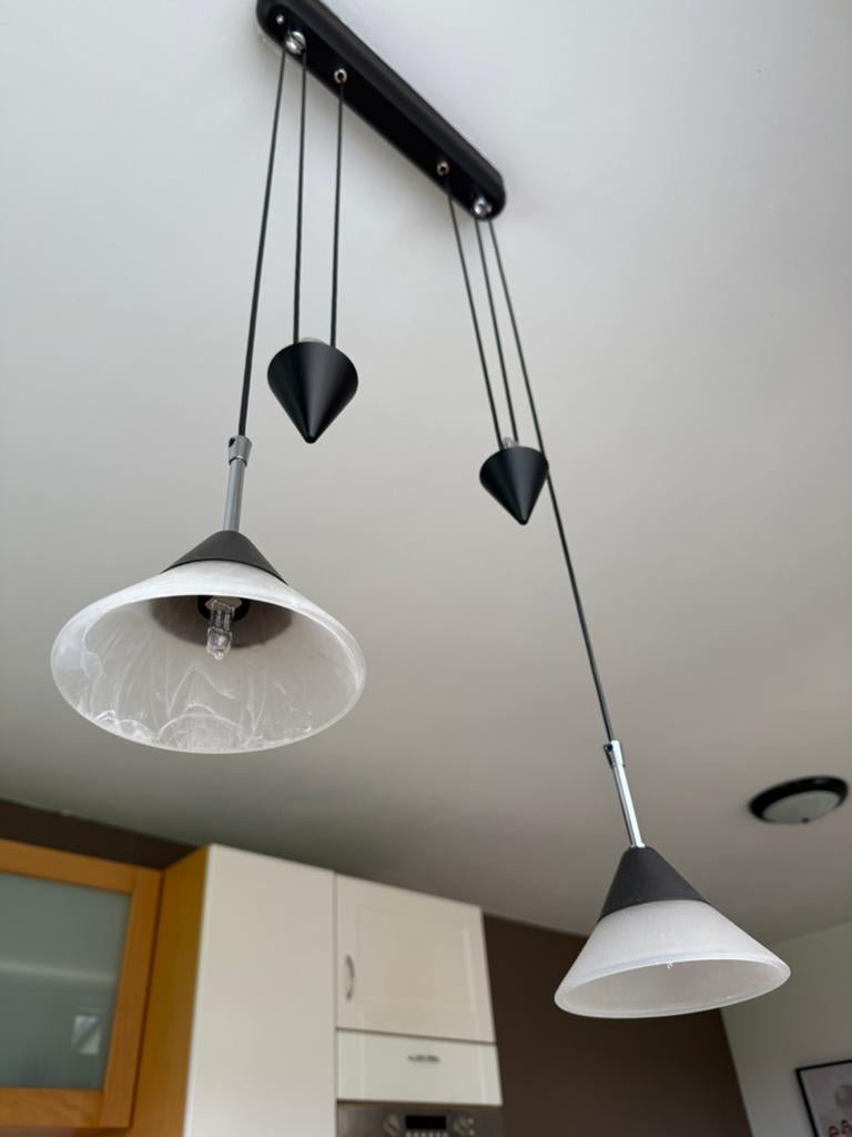 Gratis - hanglamp met 2 verstelbare kappen, Huis en Inrichting, Lampen | Hanglampen, Ophalen, Gebruikt, Glas, 75 cm of meer
