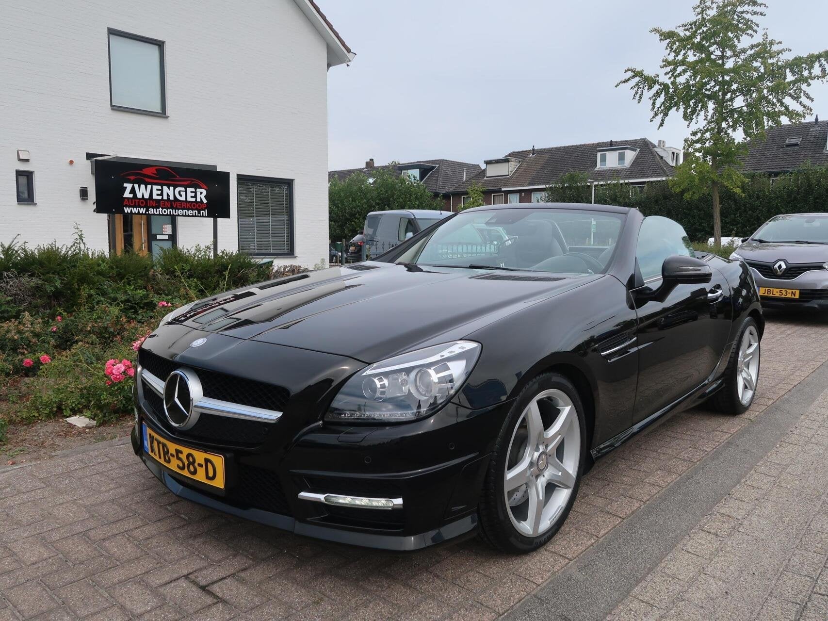 Mercedes SLK-klasse 350 AUT F-1 AMG|KEYLESS|ADAPTIVE CRUISEC, Auto's, Automaat, Euro 5, Achterwielaandrijving, Zwart