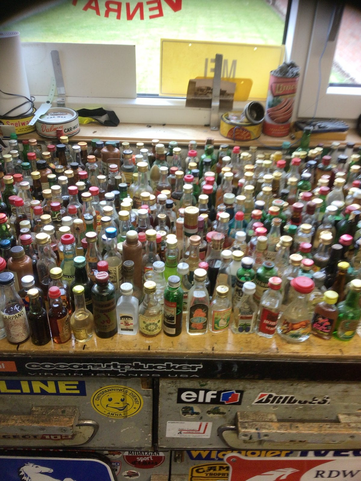 400+ mini drankflessen gevuld - verzameling, Ophalen, Gebruikt