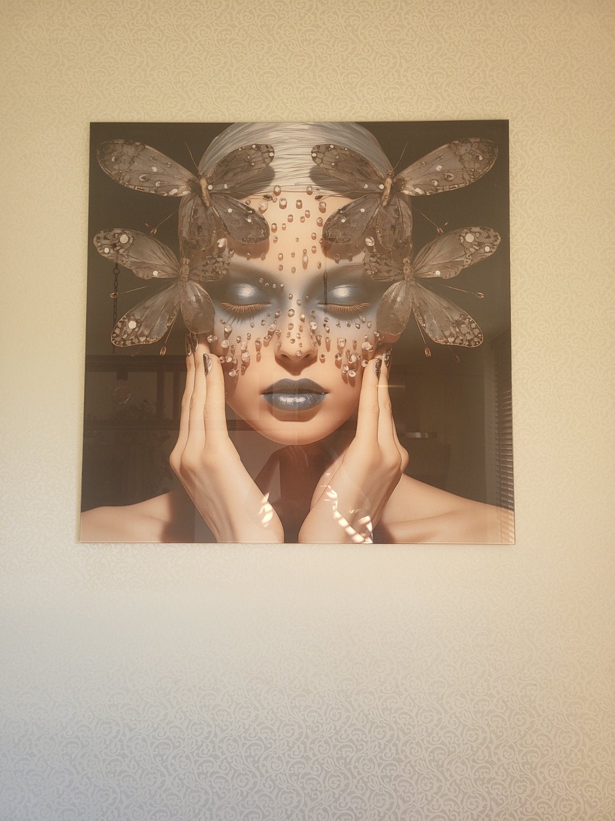 Schilderij Vrouw met Vlinders op Glas 80x80 cm, Ophalen