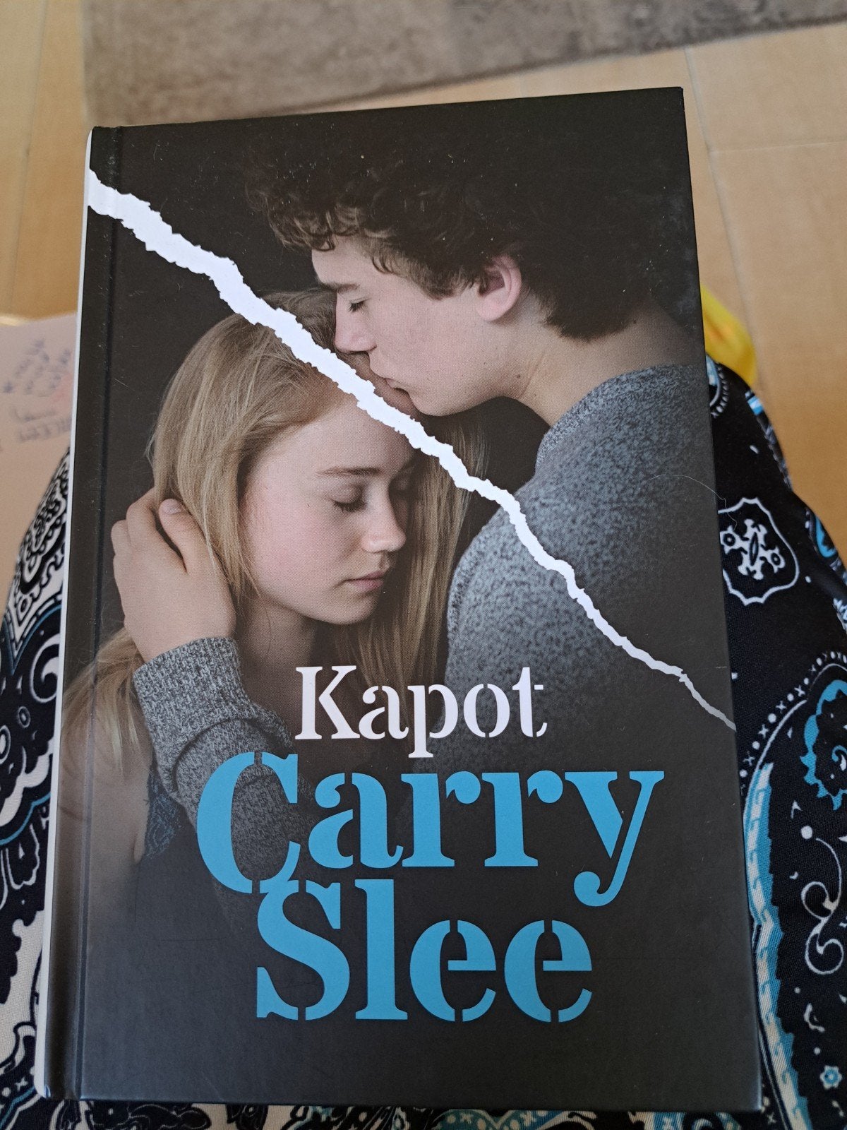 Carry Slee - Kapot, Boeken, Ophalen of Verzenden, Zo goed als nieuw, Carry Slee
