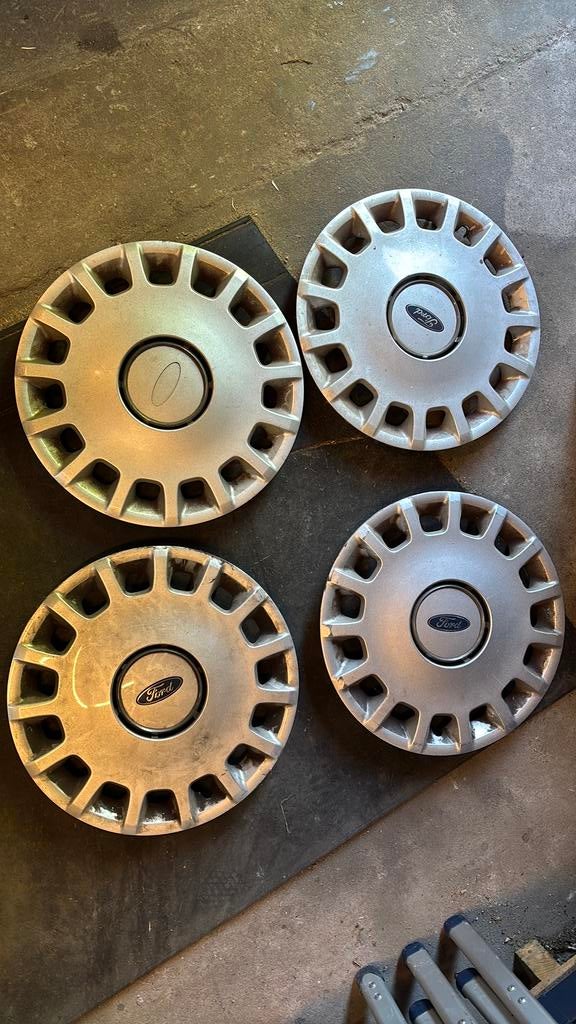 4 Ford wieldoppen 16 inch, Auto diversen, Ophalen, Gebruikt