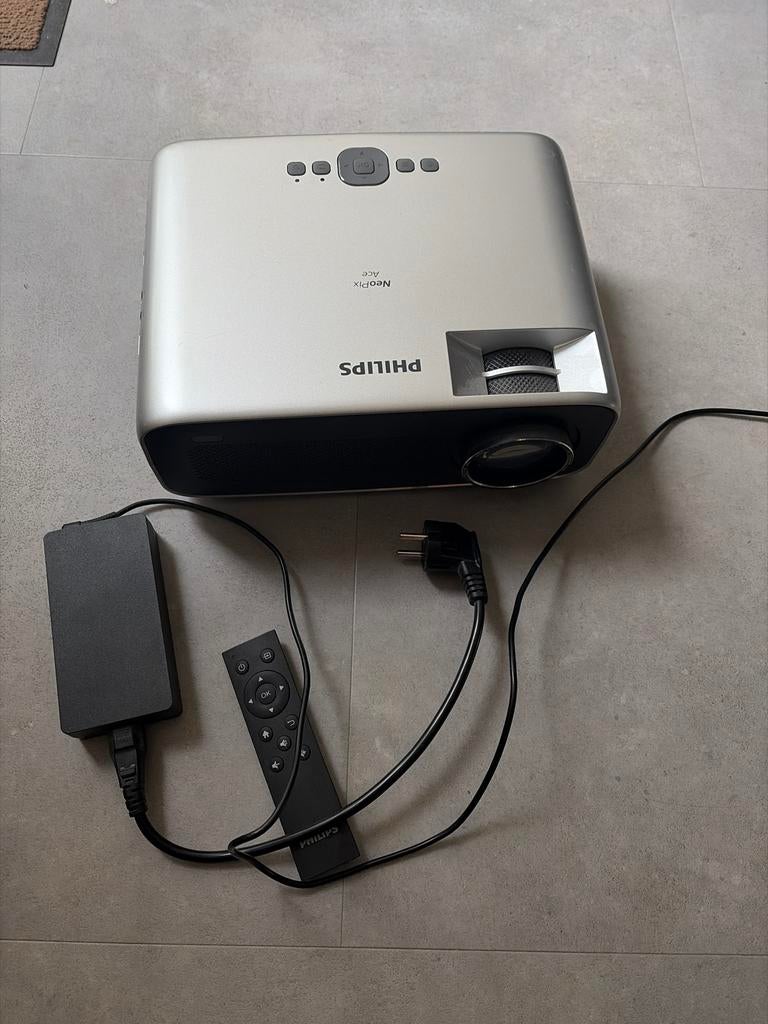 Philips NeoPix Ace beamer inclusief plafondbeugel, Audio, Tv en Foto, Beamers, Ophalen of Verzenden, Zo goed als nieuw