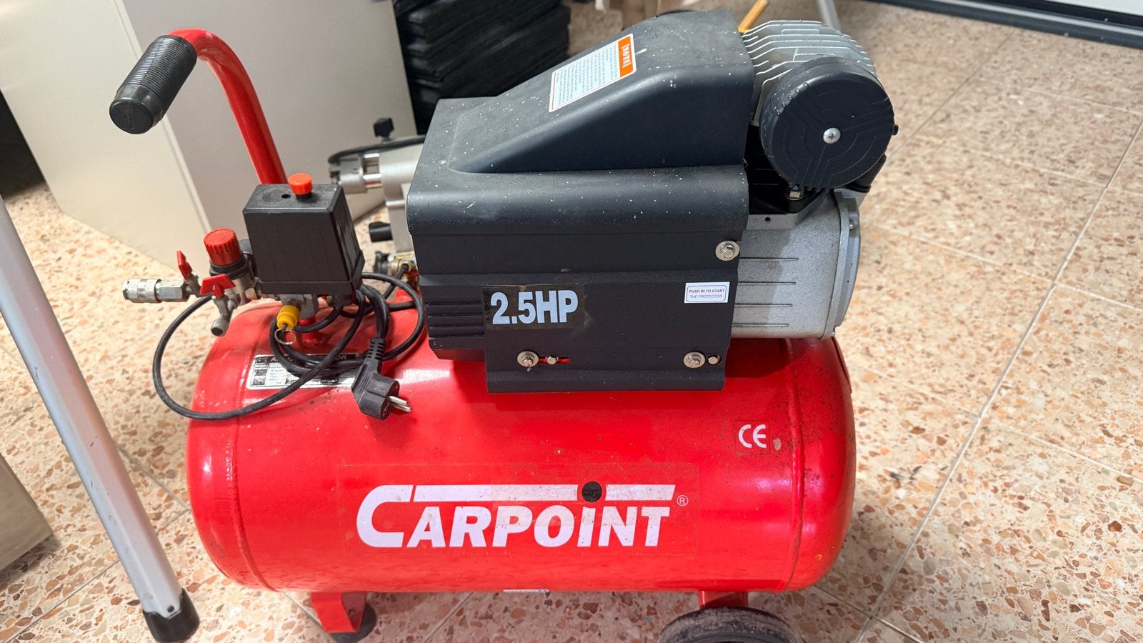 Luchtcompressor 2.5HP 50L carpoint, Ophalen, Gebruikt, 6 tot 10 bar, Minder dan 200 liter/min