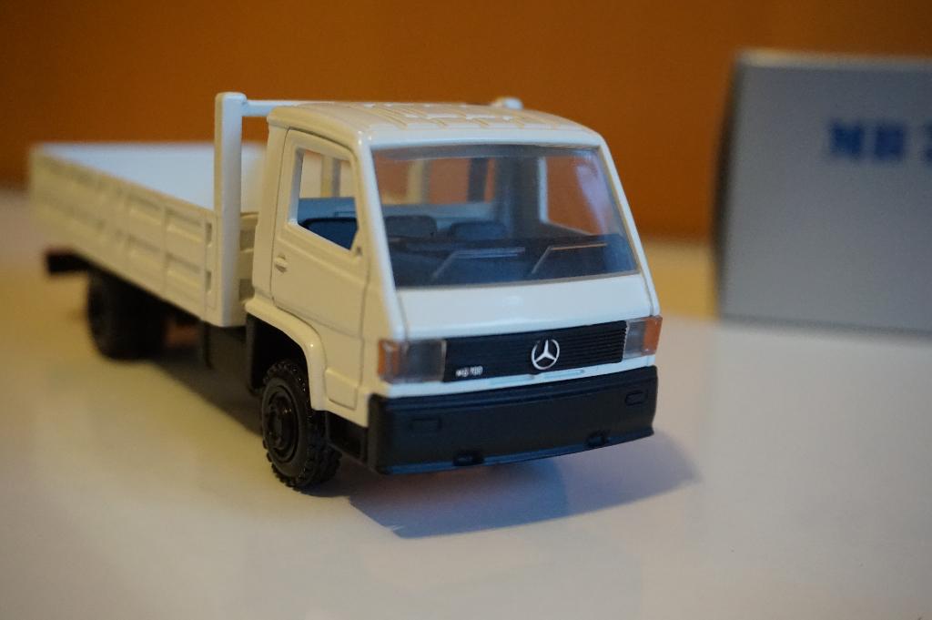 Mercedes 700 1982 NZG 1/43, Ophalen of Verzenden, Zo goed als nieuw, Bus of Vrachtwagen, Overige merken