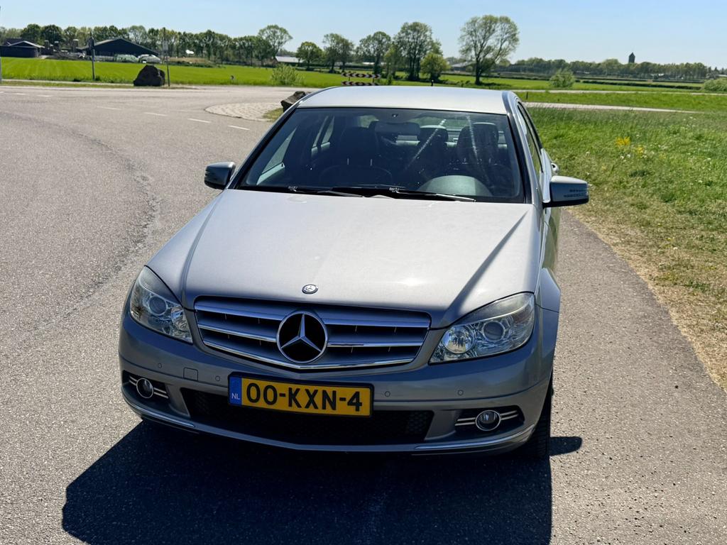 Mercedes-Benz C-Klasse 1.8 C180 CGI Sedan AUT 2010 Grijs, Auto's, Mercedes-Benz, Automaat, 745 kg, Achterwielaandrijving, 1800 kg