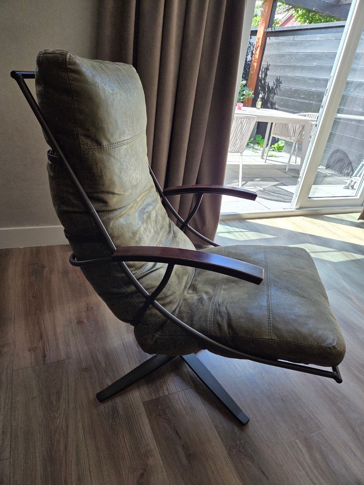 2 comfortabele Tiberius fauteuils in olijfgroen, industrieel, Gebruikt, Twee, Overige kleuren, Leer