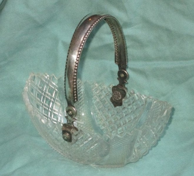 Antiek kristallen bonbonmandje met zilveren beugel, Ophalen of Verzenden, Zilver