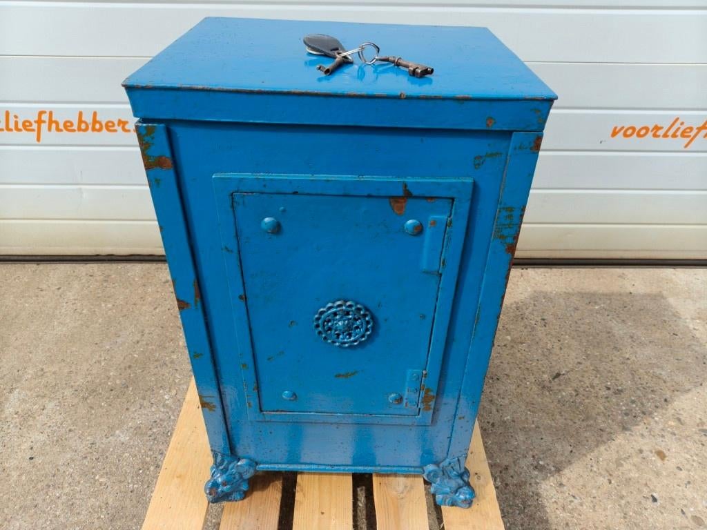Vintage kluis, kast model, hbd 69x42x33cm, incl. 2 sleutels
