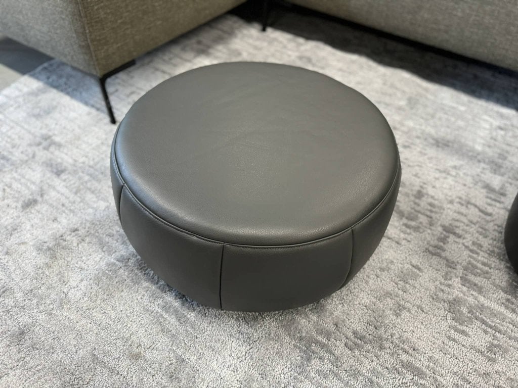 Nieuw Design on Stock Barrell 60 Cera Rain leer Poef Hocker, Gompenstraat 15, Leer, Ophalen of Verzenden, Contactformulier