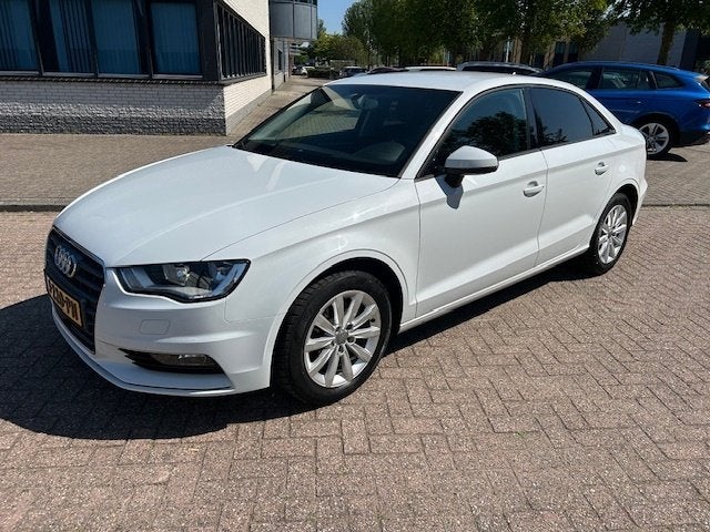 Audi A3 Limousine 1.4 TFSI Ambi.Pro L. NAVI CRUISE CLIMA STO, Auto's, Gebruikt, 4 cilinders, 150 pk, Wit
