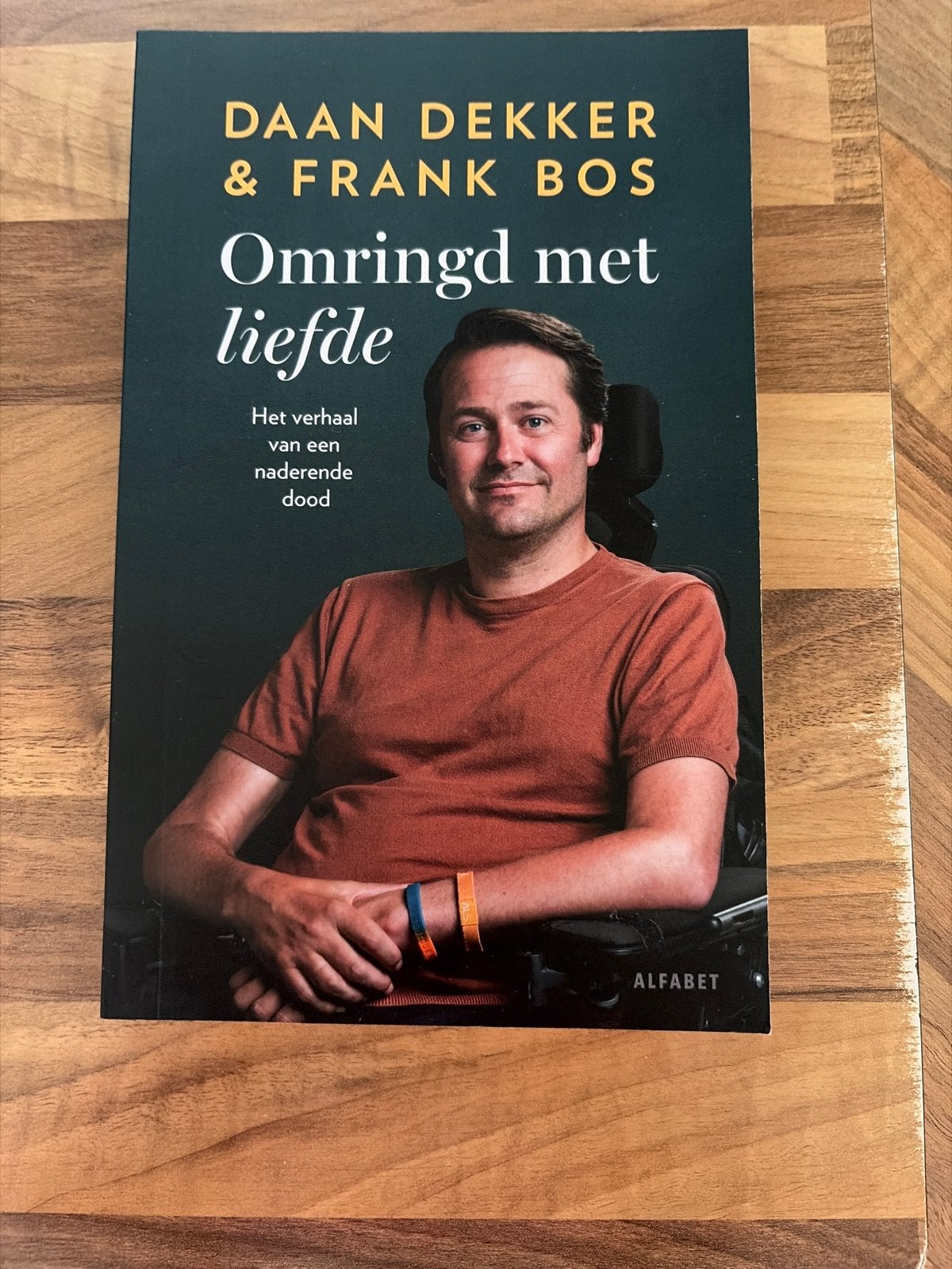 Omringd met liefde - Daan Dekker & Frank Bos, Ophalen of Verzenden, Zo goed als nieuw, Overige