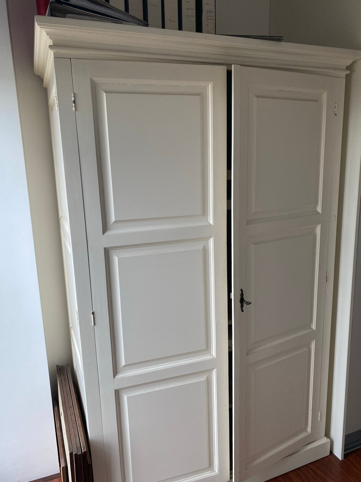 Witte secretaire kast met uitschuifbaar blad, Ophalen, Gebruikt