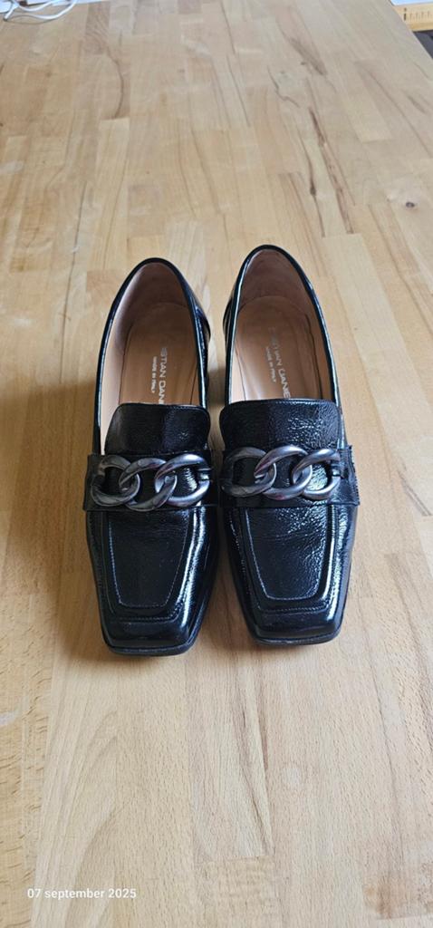 Lakleren loafers 40, Kleding | Dames, Ophalen of Verzenden, Zo goed als nieuw, Zwart, Instappers