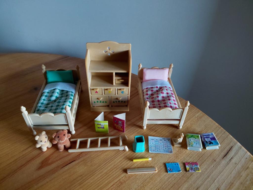 Sylvanian families kinderkamer/stapelbed/kast, Ophalen of Verzenden, Zo goed als nieuw, Poppenhuis