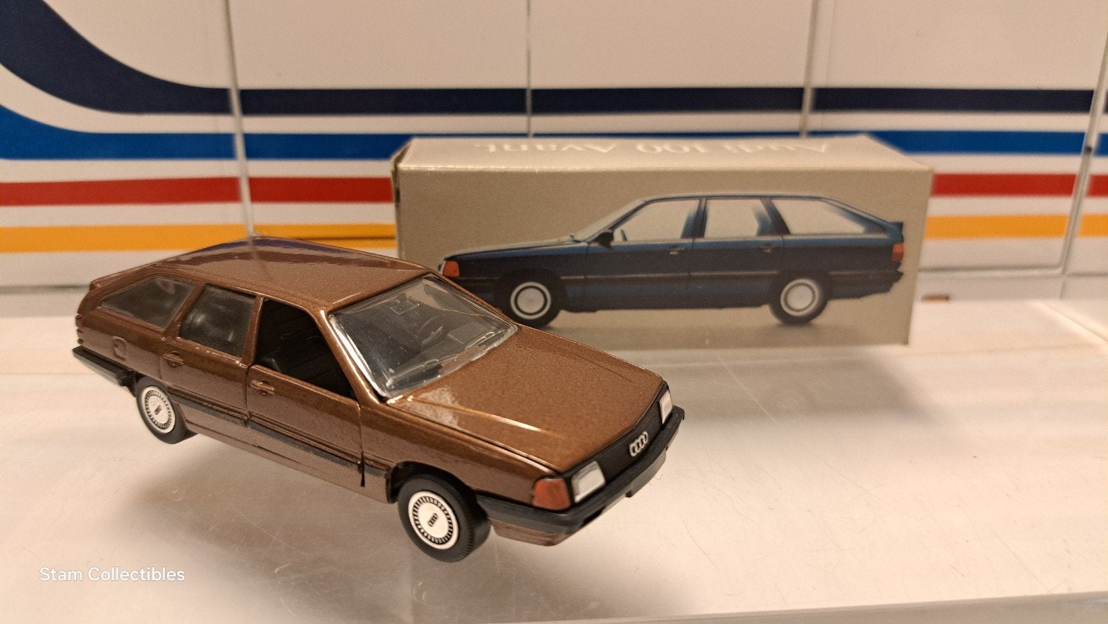 Schabak Audi 100 Avant Brown Metallic Dealer Edition, Hobby en Vrije tijd, Modelauto's | 1:43, Overige merken, Auto, Ophalen of Verzenden