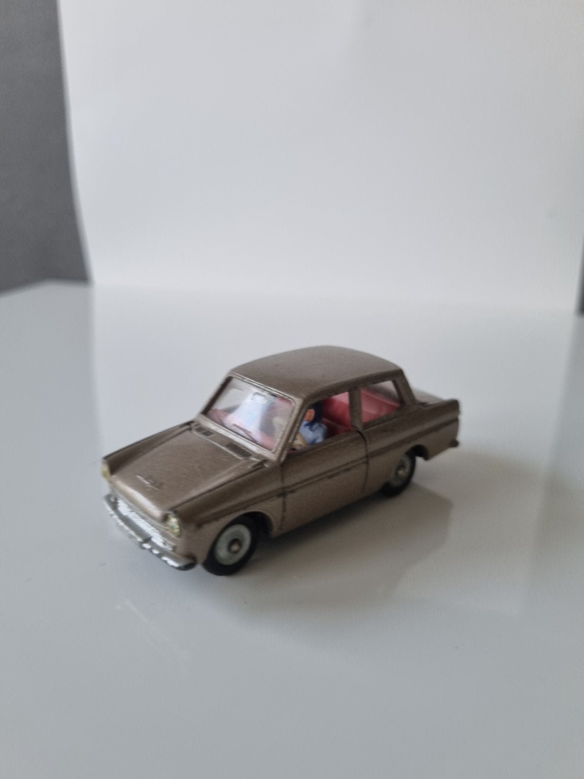 dinky toys, Hobby en Vrije tijd, Modelauto's | 1:43, Ophalen of Verzenden, Gebruikt, Auto, Dinky Toys