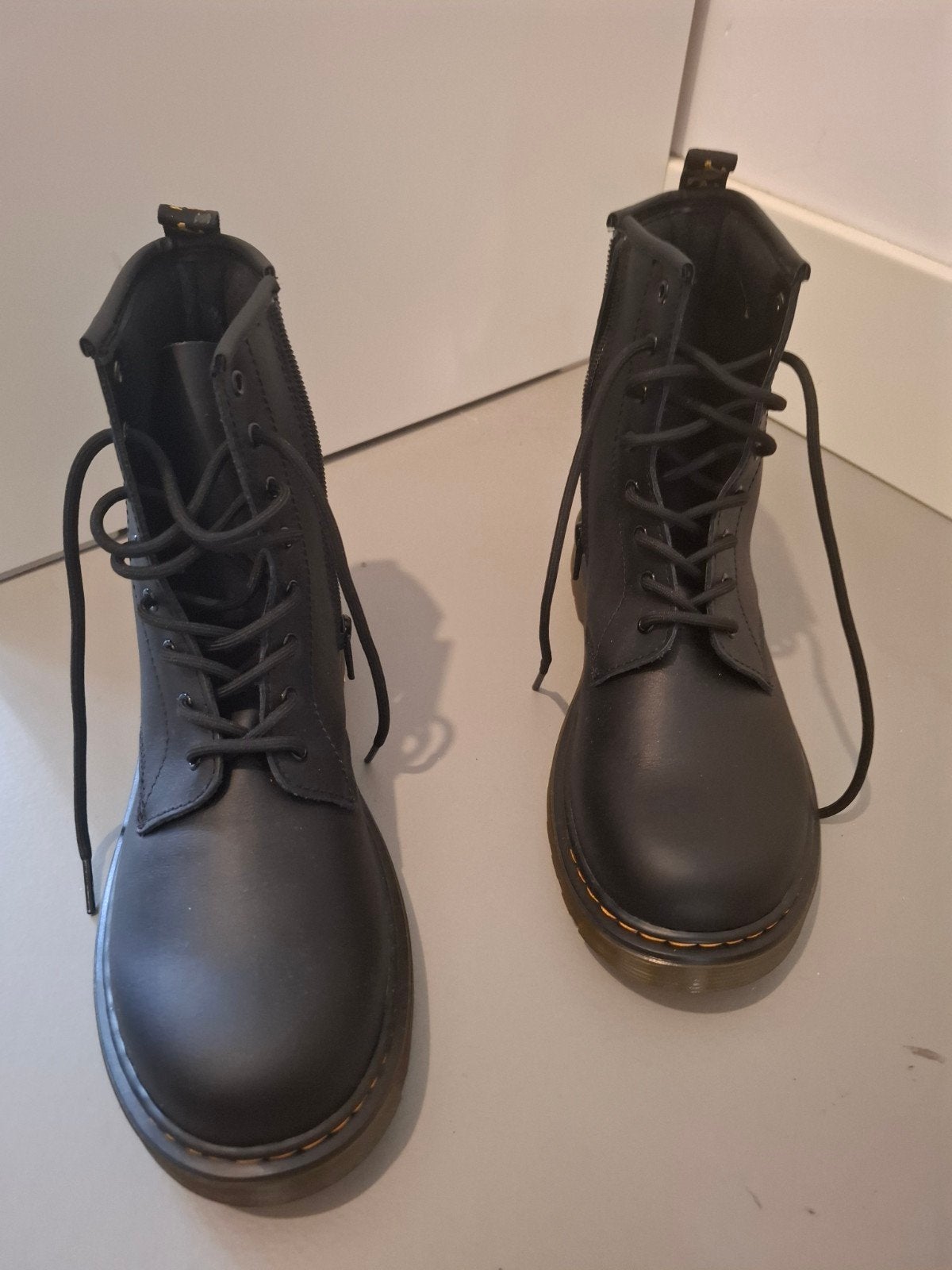 dr martens nieuw, Kleding | Dames, Schoenen, Zwart, Lage of Enkellaarzen, Nieuw, Ophalen of Verzenden