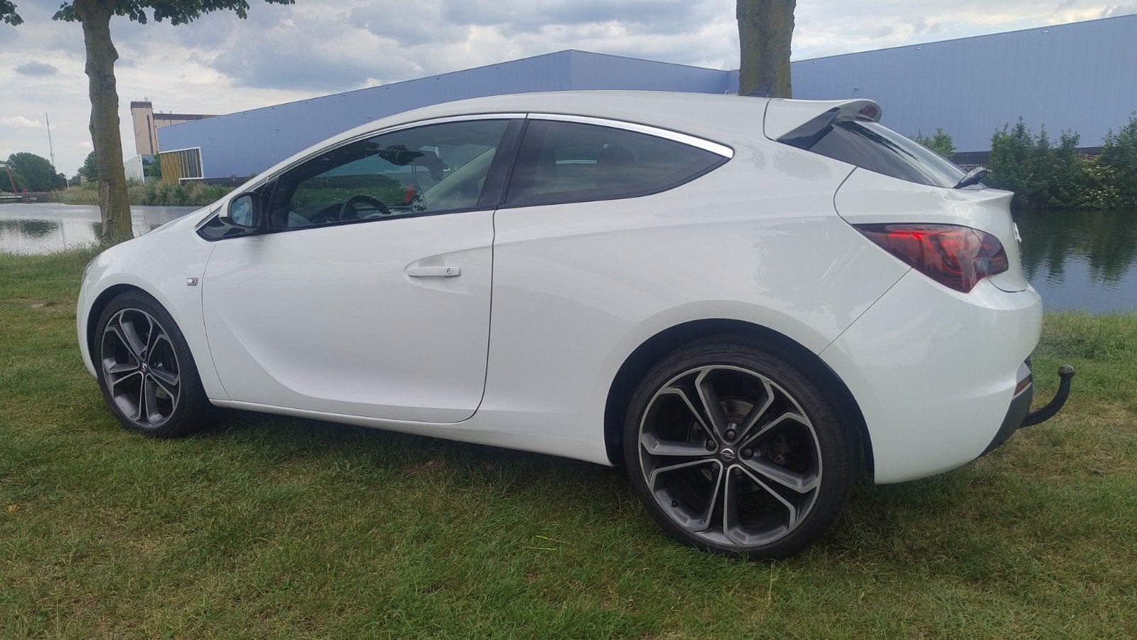 Opel Astra 1.4 Turbo 88KW GTC 2012 Wit (airco, Navi, trekh), Voorwielaandrijving, 1350 kg, Stof, Zwart