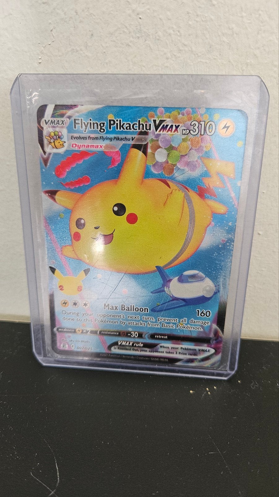 Flying Pikachu VMAX Pokémon kaart (Celebrations), Ophalen of Verzenden, Zo goed als nieuw, Losse kaart, Foil