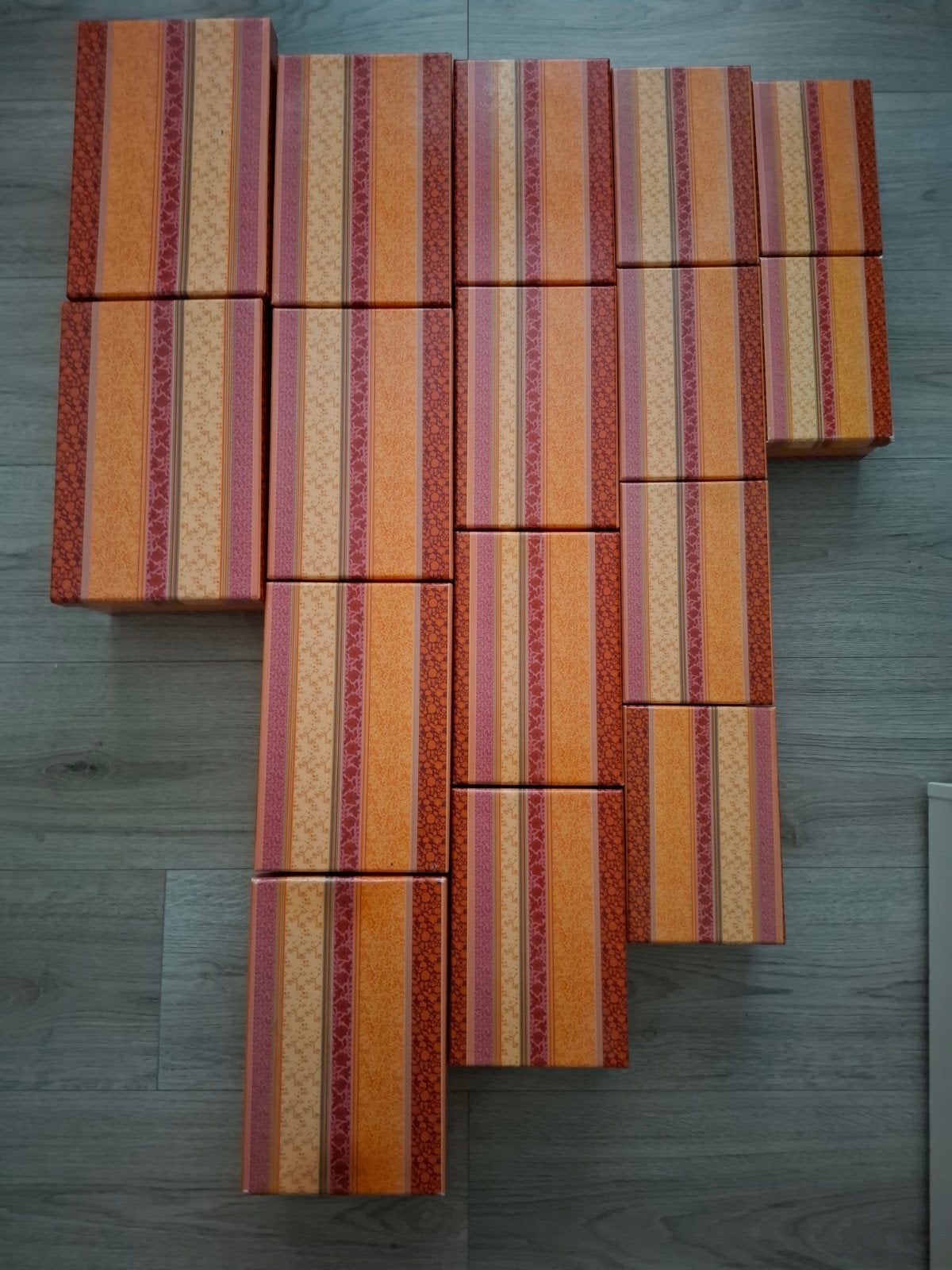Set van 16 decoratieve opbergdozen met patroon, Overige materialen, Minder dan 50 cm, Gebruikt, Minder dan 50 cm