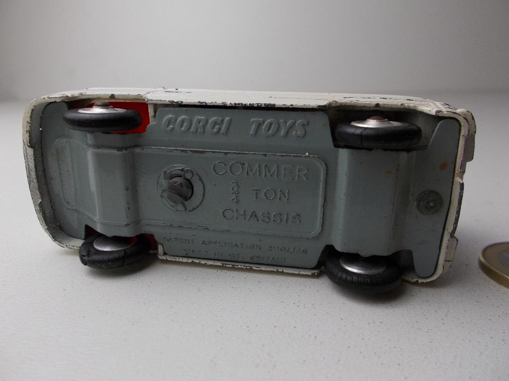 1964 Corgi Toys 463 COMMER 3/4 TON AMBULANCE I.g.st. (-C-), Ophalen of Verzenden, Zo goed als nieuw, Bus of Vrachtwagen, Corgi