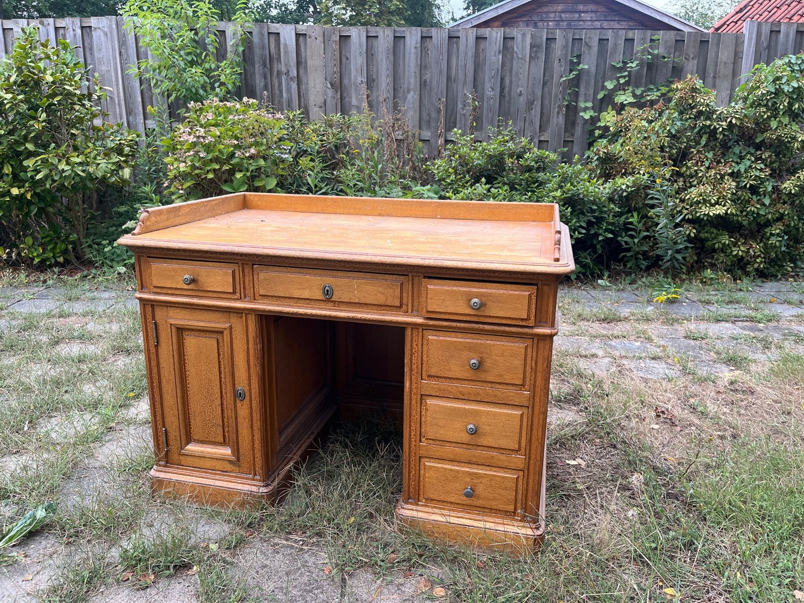 eikenhouten bureau met lades en kastje, Ophalen