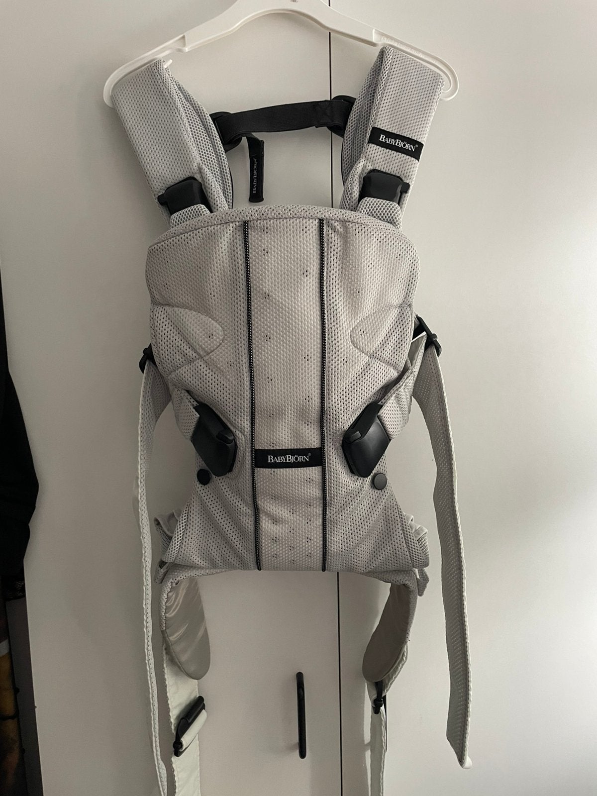 Baby Björn Babybjörn buikdrager rugdrager zilver mesh, Kinderen en Baby's, Buik of Rug, Ophalen of Verzenden, Zo goed als nieuw