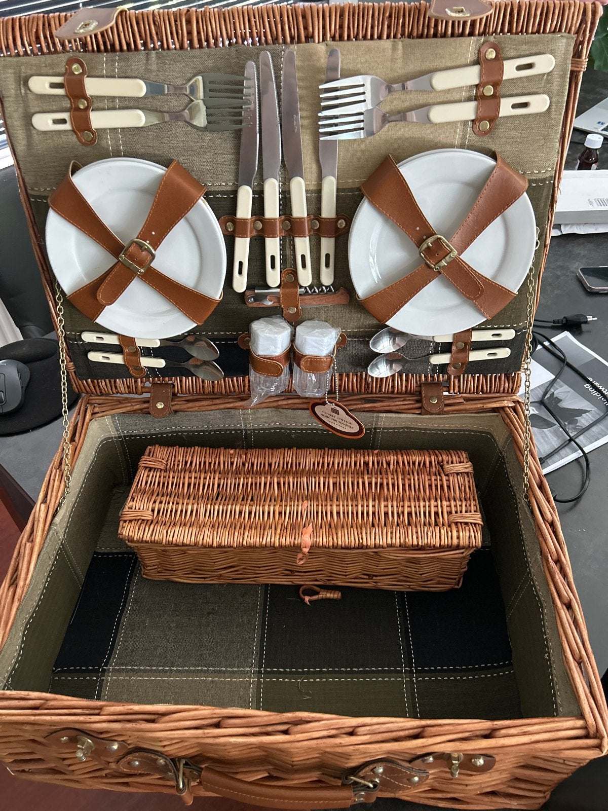 Luxe picknickmand compleet met servies en bestek, Ophalen, Zo goed als nieuw