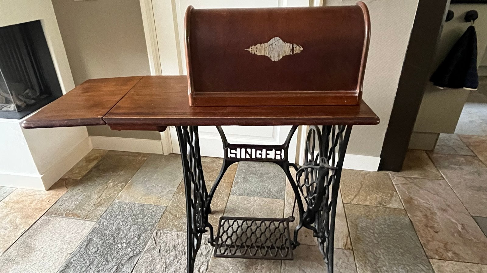 Antieke Singer Naaimachine met Houten Tafel en Kap, Ophalen