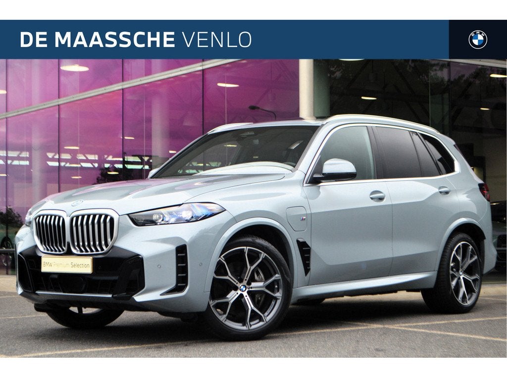 BMW X5 xDrive50e M Sport Automaat / Trekhaak / Panoramadak S, Gebruikt, 2395 kg, Met garantie (alle), Bedrijf