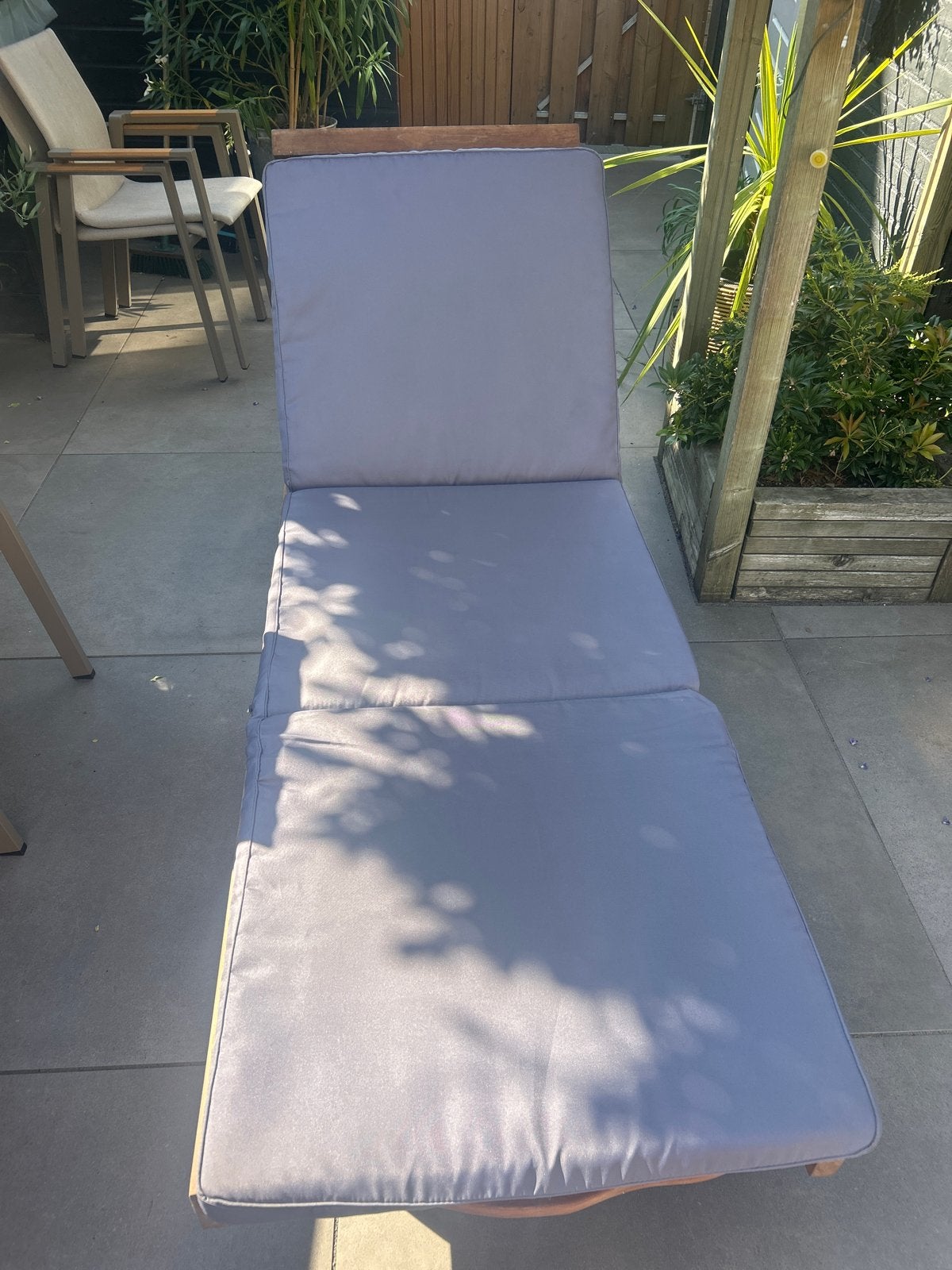 Mooi Teakhouten Morati Ligbed met Wielen en Kussen, Tuin en Terras, Ligbedden, Ophalen, Zo goed als nieuw, Teakhout, Verrijdbaar
